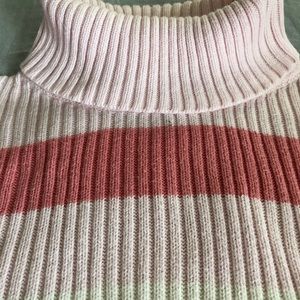 Juniors pull over turtleneck